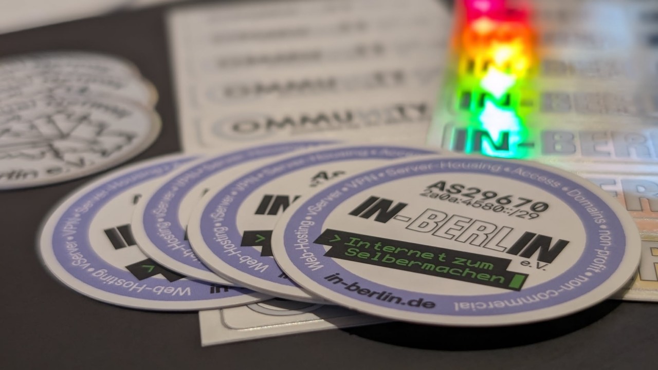 Sticker liegen übereinander, Bild nur vorne scharfgestellt